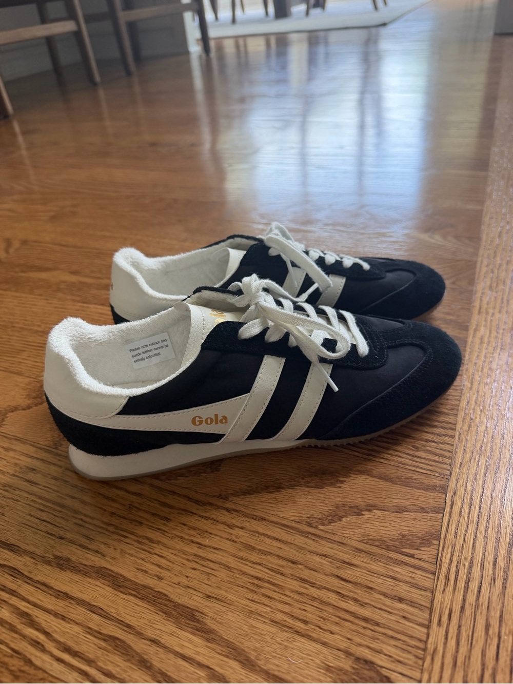 Gola Woman’s Black and White Retro Runner Sneakers